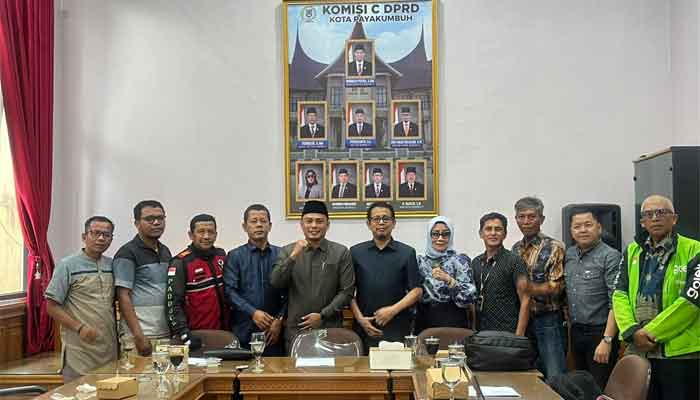 13 Bus Listrik di Payakumbuh akan Beroperasi, Driver Ojek Online Merasa Cemas 1 Rapat Dengar Pendapat (RDP) perwakilan pengemudi ojek online dengan Anggota Komisi C DPRD Kota Payakumbuh