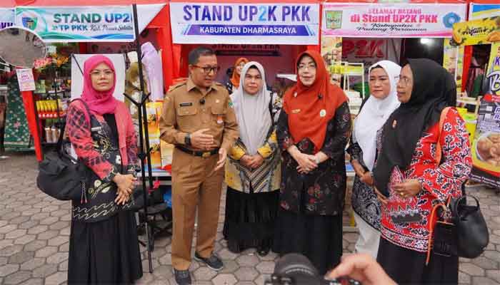 Stand UP2K TP PKK Kabupaten Dharmasraya daam Wirakarya (Jambore) Kader PKK XXII Tingkat Provinsi Sumatera Barat Tahun 2026 di Kota Bukittinggi