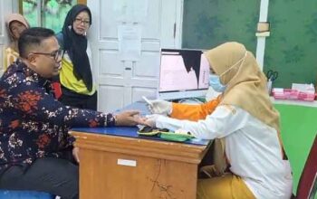 Sekda Solok Selatan, Syamsurizaldi Cek Kesehatan Gratis di Puskesmas Sungai Pagu