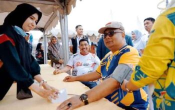 CFD Solok Selatan Juga Jadi Ruang Kreativitas dan Pelayanan Publik 5 Sekretaris Daerah Kabupaten Solok Selatan, Drs. Syamsurizaldi saat CFD di Kawasan RTH Padang Aro