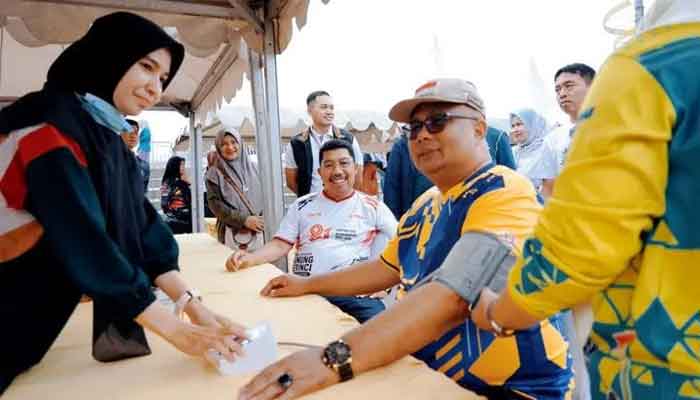 CFD Solok Selatan Juga Jadi Ruang Kreativitas dan Pelayanan Publik 1 Sekretaris Daerah Kabupaten Solok Selatan, Drs. Syamsurizaldi saat CFD di Kawasan RTH Padang Aro