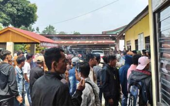 Ratusan Warga Jorong Kubang Balambak dan Koto Tinggi Datangi Mapolsek Guguak, Ada Apa? 5 Ratusan warga Jorong Kubang Balambak dan Koto Tinggi datangi Mapolsek Guguak.