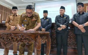 ‎Pemko dan DPRD Bukittinggi tandatangani nota persetujuan Ranperda Perubahan APBD TA 2026