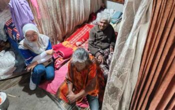 Anggota DPRD Kota Bukittinggi Elfianis Blusukan ke Rumah Warga Kurang Mampu di Panganak, Kelurahan Puhun Pintu Kabun