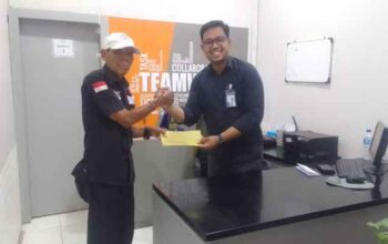 3 Bank Salurkan Bantuan Masker kepada Wartawan Peduli Kabut Asap Sawahlunto 2026 3 Wartawan Peduli Kabut Asap Sawahlunto 2026 terima bantuan masker dari salah satu bank