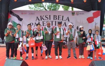 Aksi Bela Palestina di Sumbar Terkumpul Donasi Rp1,67 Miliar Plus Emas dan Perak 3 Aksi Bela Palestina di halaman Kantor Gubernur Sumbar