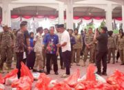 Reward Pembersihan Material Pascabencana, Anggota Satpol PP dan Damkar Kabupaten Solok Terima Sembako dan Uang Lelah