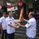 Wakil Bupati Rahmat Hidayat sambut arak-arakan api obor PORPROV Sumbar XVI di halaman Kantor Bupati Padang Pariaman