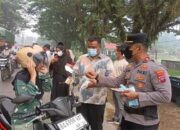 Kabut Asap Tebal, Forkopimcam Pulau Punjung dan Petugas Kesehatan Kompak Bagi-bagi Masker kepada Pengendara 9 Forkopincam Pulau Punjung, Wali Nagari Sungai Dareh dan Petugas Kesehatan Kompak Bagi-bagi Masker kepada Pengendara