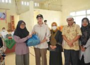 Bupati Dharmasraya, Annisa Suci Ramadhani salurkan Bantuan Permakanan Ibu Hamil dan Menyusui di Pulau Punjung dan Koto Besar
