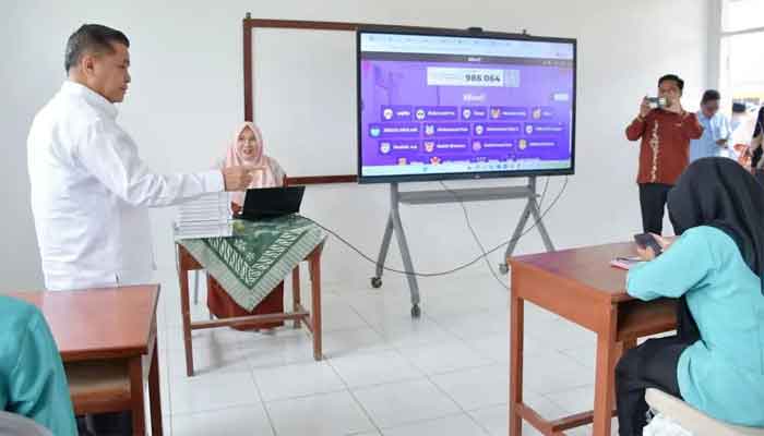 Dari Kelas Darurat, Pemkab Agam Kebut Pemulihan 67 Sekolah Terdampak Bencana 4 Bupati Agam, Benni Warlis hadiri open house revitalisasi satuan pendidikan tahun 2026 di SMPN 2 Tanjung Raya