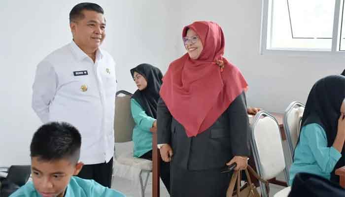 Dari Kelas Darurat, Pemkab Agam Kebut Pemulihan 67 Sekolah Terdampak Bencana 5 Bupati Agam, Benni Warlis hadiri open house revitalisasi satuan pendidikan tahun 2026 di SMPN 2 Tanjung Raya