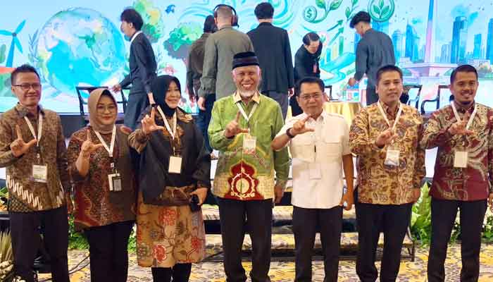 Bimtek Peningkatan Kapasitas Kepala Daerah, Gubernur Mahyeldi Dorong Penguatan Pembangunan Rendah Karbon di Sumbar 1 Gubernur Sumbar, Mahyeldi hadiri Bimtek Peningkatan Kapasitas Kepala Daerah yang diselenggarakan Kementerian Lingkungan Hidup/Badan Pengendalian Lingkungan Hidup (KLH/BPLH) di Jakarta