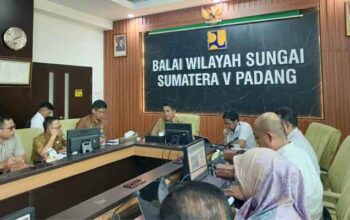 Bupati Padang Pariaman Perkuat Koordinasi Penanganan Pascabencana dengan BWS Sumatera V 5 Bupati Padang Pariaman, John Kenedy Azis (JKA) di Kantor Balai Wilayah Sungai (BWS) Sumatera V di Kota Padang