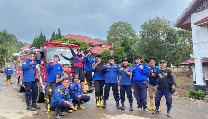 Damkar Sawahlunto Respons Cepat Bantu Penanganan Galodo di Arosuka Solok 1 Damkar Sawahlunto Bantu Penanganan Galodo di Arosuka, Kabupaten Solok