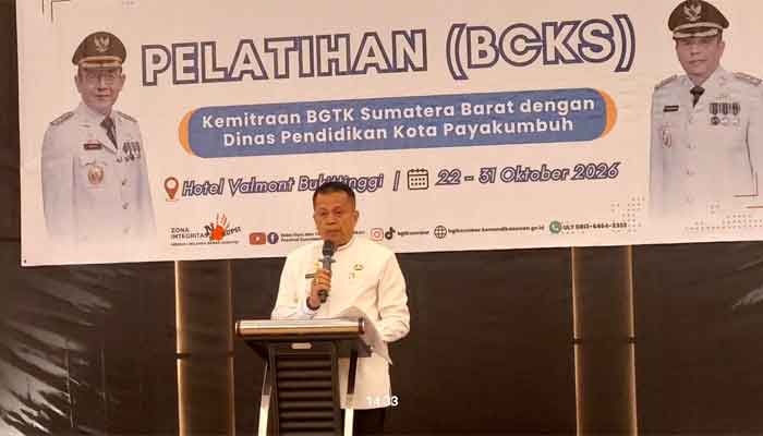 Pemko Payakumbuh Persiapkan 35 Tenaga Pendidikan untuk Jadi Calon Kepala Sekolah 1 Wakil Wali Kota Payakumbuh, Elzadaswarman membuka secara resmi Diklat Bakal Calon Kepala Sekolah (BCKS) tersebut di Hotel Valmont, Bukittinggi