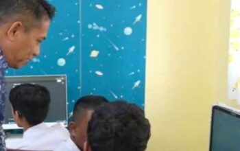 Wakil Ketua DPRD Sumbar, Evi Yandri Rajo Budiman saat meninjau SLB Negeri 1 Padang