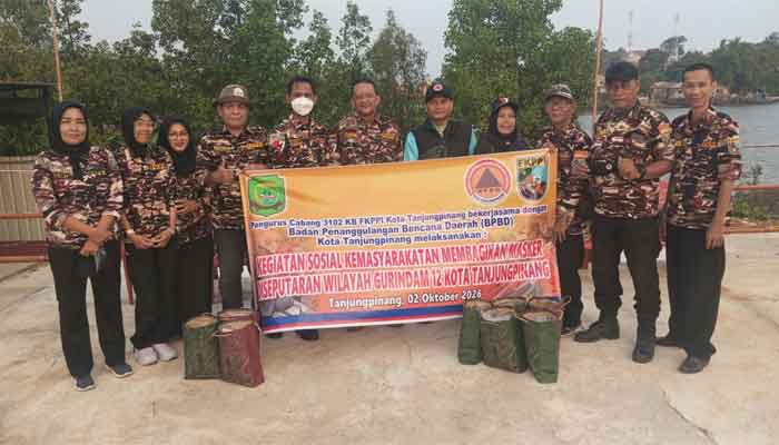 FKPPI Tanjungpinang Bagi-bagi Masker ke Ratusan UMKM di Tepi Laut Taman Gurindam 12 dan Jalan Hang Tuah 1 FKPPI Tanjungpinang Bagi-bagi Masker
