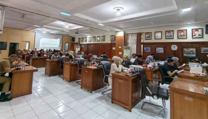 Wali Kota Bukittinggi Sampaikan Hantaran 3 Ranperda ke DPRD, Ada Defisit Rp 337,85 M 2 Suasana rapat paripurna DPRD Kota Bukittinggi tentang Hantaran 3 Ranperda oleh Wali Kota