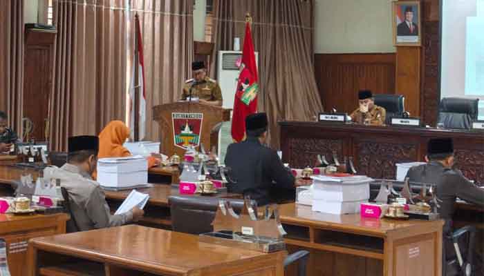 Wali Kota Bukittinggi Sampaikan Hantaran 3 Ranperda ke DPRD, Ada Defisit Rp 337,85 M 3 Suasana rapat paripurna DPRD Kota Bukittinggi tentang Hantaran 3 Ranperda oleh Wali Kota