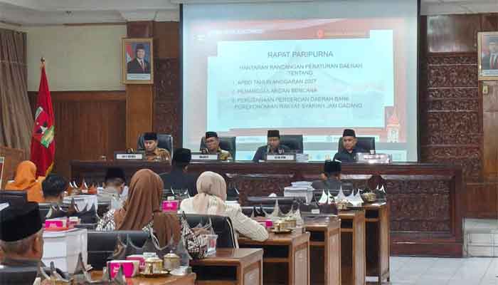 Wali Kota Bukittinggi Sampaikan Hantaran 3 Ranperda ke DPRD, Ada Defisit Rp 337,85 M 2 Suasana rapat paripurna DPRD Kota Bukittinggi tentang Hantaran 3 Ranperda oleh Wali Kota