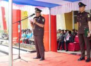 Peringati Hari Sumpah Pemuda ke-98, Dharmasraya Kobarkan Semangat Persatuan dan Nasionalisme Generasi Muda 13 Kajari Dharmasraya, Indra Gunawan bertindak sebagai inspektur upacara peringatan Hari Sumpah Pemuda ke-98