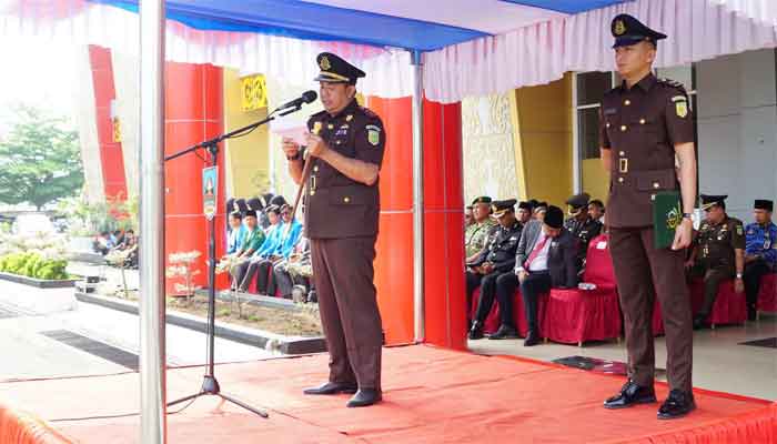 Kajari Dharmasraya, Indra Gunawan bertindak sebagai inspektur upacara peringatan Hari Sumpah Pemuda ke-98
