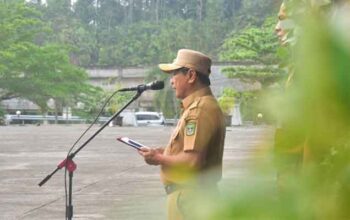 Pimpin Apel Gabungan, Bupati Padang Pariaman Minta ASN Evaluasi Kinerja 7 Bupati John Kenedy Azis memimpin dalam apel gabungan Pemerintah Kabupaten Padang Pariaman