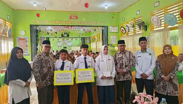 Kemenag Kota Sawahlunto Salurkan Bantuan Beasiswa kepada 106 Siswa 1 Kemenag Kota Sawahlunto Salurkan Bantuan Beasiswa kepada 106 Siswa dan Siswi