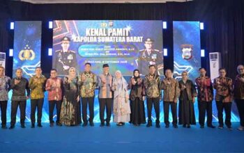 Gubernur mahyeldi beserta Istri hadiri acara Kenal Pamit Kapolda Sumbar