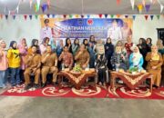 Ketua Dekranasda Kota Sawahlunto Buka Pelatihan Membatik di Durian II 9 Ketua Dekranasda Kota Sawahlunto,Ny. Yori membuka Pelatihan Membatik di Kelurahan Durian II, Kecamatan Barangin