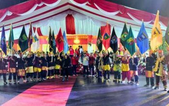 Kontingen Solok Selatan Siap Raih Prestasi di 23 Cabor Porprov XVI Sumbar 8 Kontingen Solok Selatan dalam pembukaan Porprov XVI Sumbar di Kota Padang