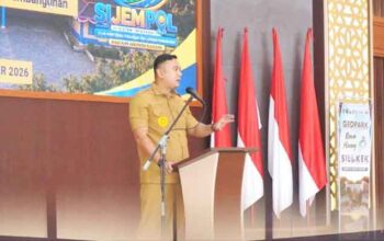 Dinas PUPR Kabupaten Sijunjung Luncurkan Aplikasi SI-JEMPOL, Ini Manfaatnya 3 Bupati Sijunjung, Benny Dwifa Yuswir sampaikan sambutan saat launching aplikasi SI-JEMPOL (Sistem Informasi Jejak Monitor Pengaduan dan Layanan Pembangunan)