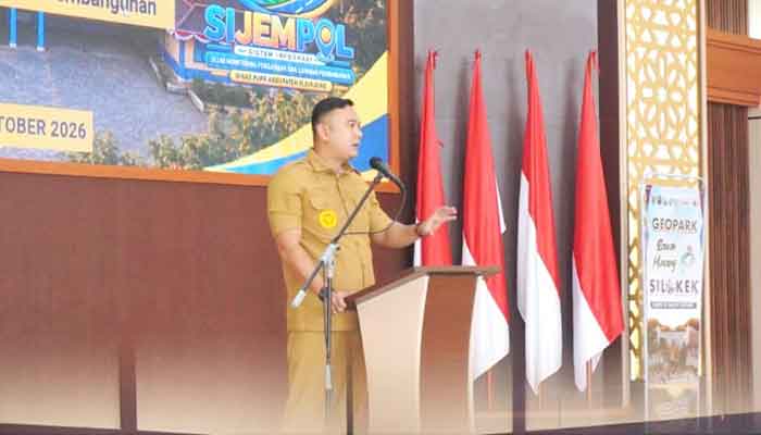 Dinas PUPR Kabupaten Sijunjung Luncurkan Aplikasi SI-JEMPOL, Ini Manfaatnya 1 Bupati Sijunjung, Benny Dwifa Yuswir sampaikan sambutan saat launching aplikasi SI-JEMPOL (Sistem Informasi Jejak Monitor Pengaduan dan Layanan Pembangunan)