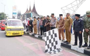 Wali Kota Bukittinggi Launching Uji Coba Angkutan Gratis bagi Pelajar 2 Wali Kota Bukittinggi, Ramlan Nurmatias launching Uji Coba Angkutan Gratis bagi Pelajar