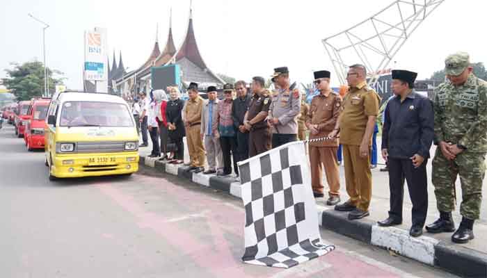 Wali Kota Bukittinggi Launching Uji Coba Angkutan Gratis bagi Pelajar 1 Wali Kota Bukittinggi, Ramlan Nurmatias launching Uji Coba Angkutan Gratis bagi Pelajar