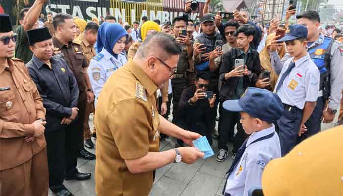 Wali Kota Bukittinggi Launching Uji Coba Angkutan Gratis bagi Pelajar 2 Launching Uji Coba Angkutan Gratis bagi Pelajar Kota Bukittinggi