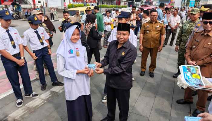 Wali Kota Bukittinggi Launching Uji Coba Angkutan Gratis bagi Pelajar 3 Launching Uji Coba Angkutan Gratis bagi Pelajar Kota Bukittinggi