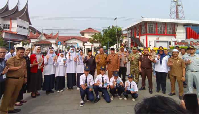 Wali Kota Bukittinggi Launching Uji Coba Angkutan Gratis bagi Pelajar 4 Launching Uji Coba Angkutan Gratis bagi Pelajar Kota Bukittinggi