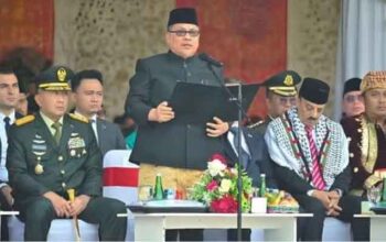 Ketua DPRD Sumbar Muhidi Bacakan Ikrar Hari Kesaktian Pancasila 7 Ketua DPRD Sumbar Muhidi Bacakan Ikrar Hari Kesaktian Pancasila dalam Upacara Peringatan Hari Kesaktian Pancasila yang dirangkaikan dengan Hari Jadi ke-81 Provinsi Sumatera Barat