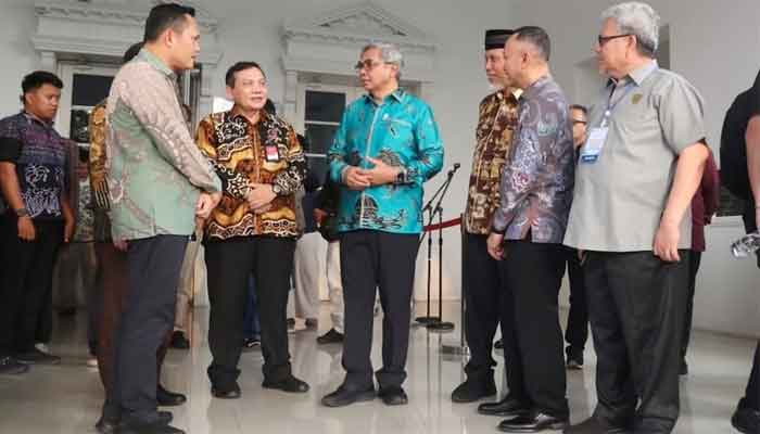 Muhidi Perkuat Sinergi DPRD Sumbar dan Pemda untuk Wujudkan Pemerintahan Bersih 1 Ketua DPRD Sumbar, Muhidi hadiri Rakor Penguatan Tata Kelola Pemerintahan Daerah dan Pencegahan Korupsi yang digelar di Auditorium Istana Gubernur