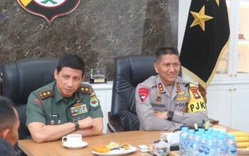 Kapolda Kepri, Irjen Pol. Suhendri perkuat silaturahmi dengan Pangdam XXV/Sultan Mahmud Riayat Syah, Mayjen TNI Rionardo beserta rombongan di Ruang Kerja Kapolda