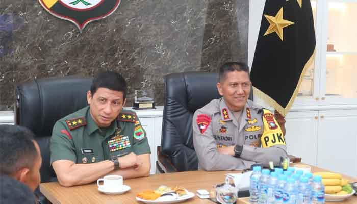 Kapolda Kepri, Irjen Pol. Suhendri perkuat silaturahmi dengan Pangdam XXV/Sultan Mahmud Riayat Syah, Mayjen TNI Rionardo beserta rombongan di Ruang Kerja Kapolda