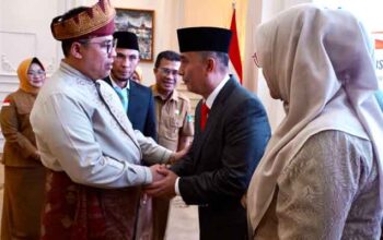 Lantik Doni Hendra sebagai Sekdako Padang Panjang, Wako Hendri Arnis Tekankan Percepatan Kinerja Birokrasi 6 Wako Hendri Arnis lantik Doni Hendra sebagai Sekdako Padang Panjang