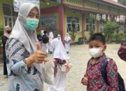Pemkab Dharmasraya Bagikan Masker kepada Anak Sekolah Melalui 15 Puskesmas 10 Pemkab Dharmasraya Bagikan Masker kepada Anak Sekolah