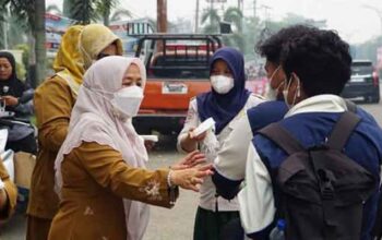 Pemkab Dharmasraya Kembali Bagikan Masker