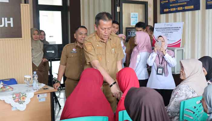 Pemko Payakumbuh Salurkan Bantuan ATENSI untuk 49 Warga PPKS