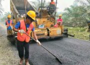 Pengaspalan Jalan Lagan Jaya-Sipangkur di Kecamatan Tiumang, Kabupaten Dharmasraya