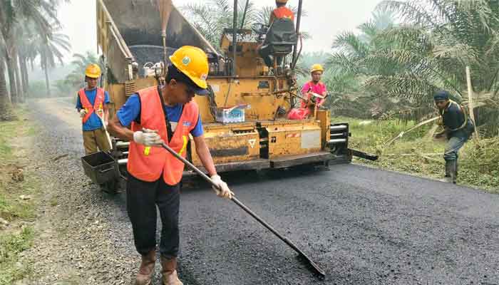 Ruas Jalan Lagan Jaya-Sipangkur di Kecamatan Tiumang Kini Beraspal Penuh 1 Pengaspalan Jalan Lagan Jaya-Sipangkur di Kecamatan Tiumang, Kabupaten Dharmasraya