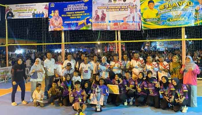 Wagub Kepri Hadiri Penutupan Turnamen Bola Voli Merawang Cup III di Lingga, Janji Renovasi Lapangan Tuah Perkasa 1 Wagub Kepri, Nyanyang Haris Pratamura hadiri penutupan Turnamen Bola Voli Merawang Cup III di Desa Merawang, Kecamatan Lingga, Kabupaten Lingga